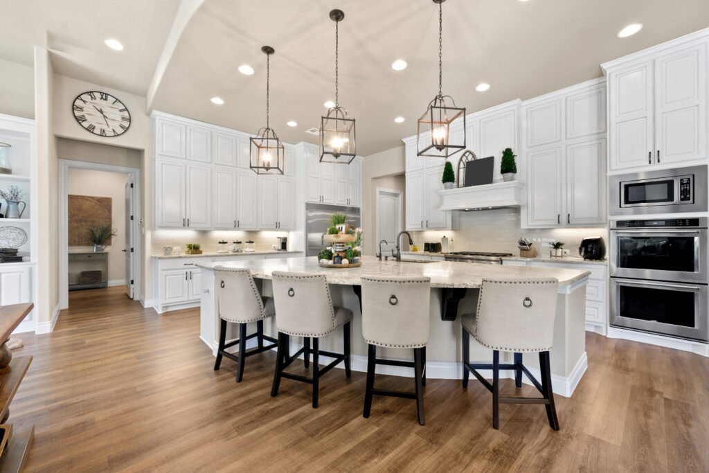Luxury Kitchen and Dinning Room - LHS Remodeling & Design